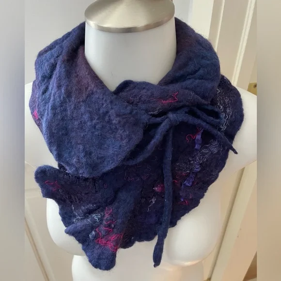 Hand crafted wet felted merino wool scarf/collar - Picture 1 of 5
